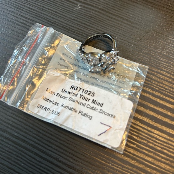 NWOT BP Unwind your mind Size 7 Ring - Picture 4 of 4